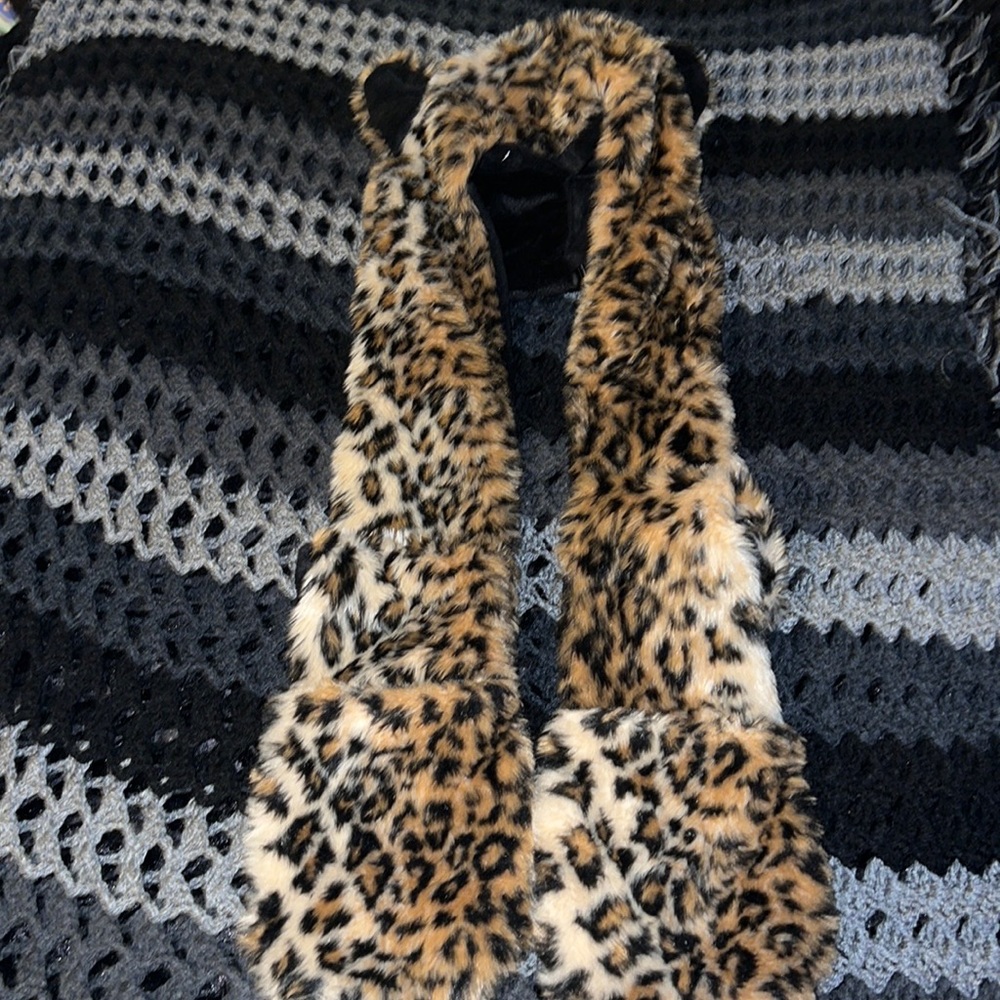 Cheetah hat/scarf/mittens